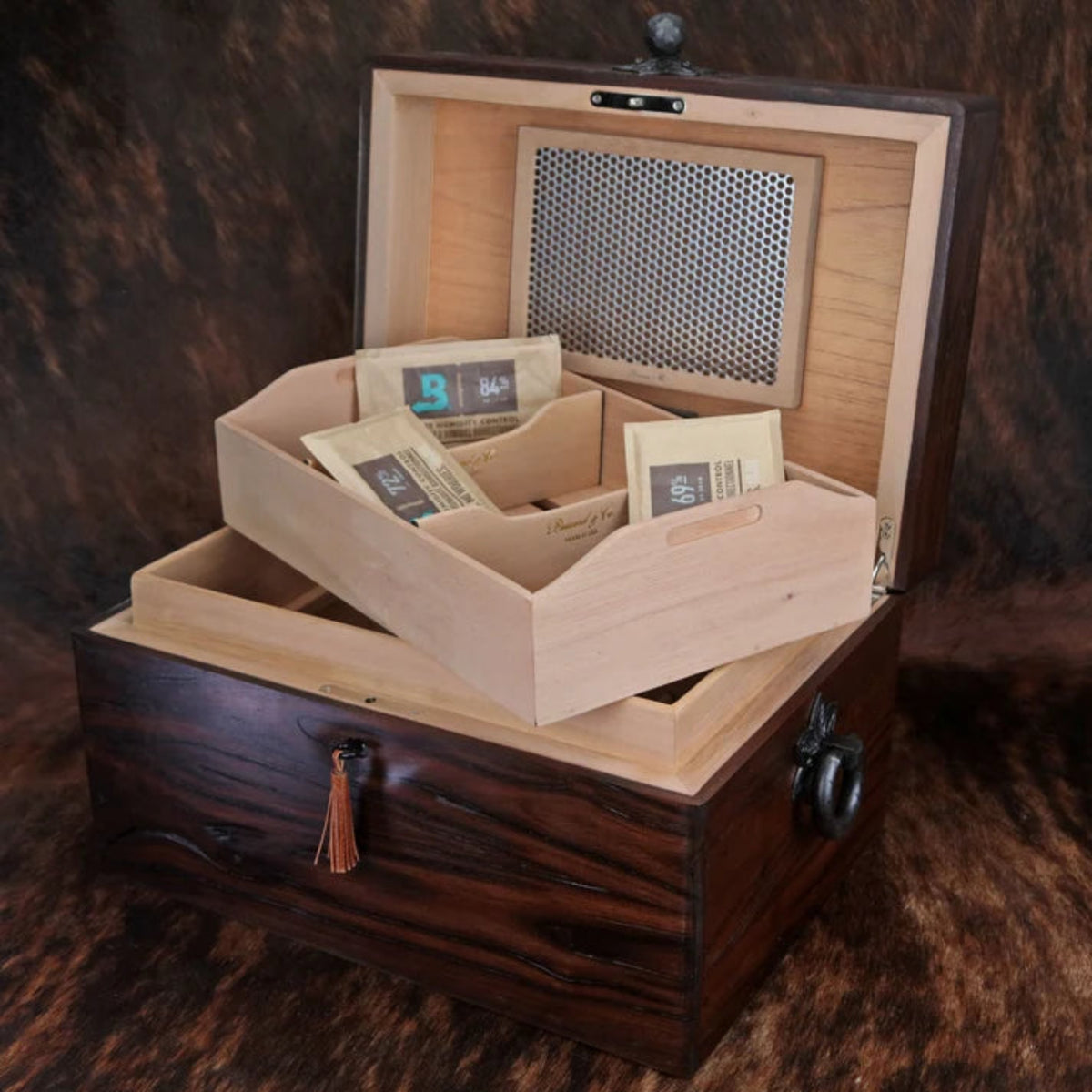 Brizard & Co The Hacienda Humidor 130/150-Cigar Desktop Humidor - Open Lid