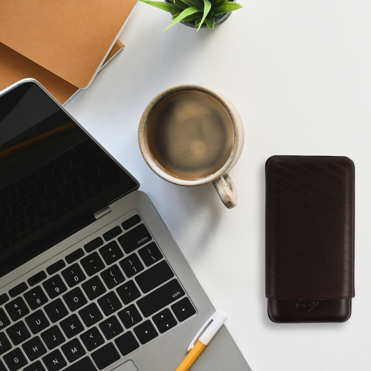 Davidoff Enjoyment Leather Soft Cigar Cases - Brown 3-Finger XL - Flatlay