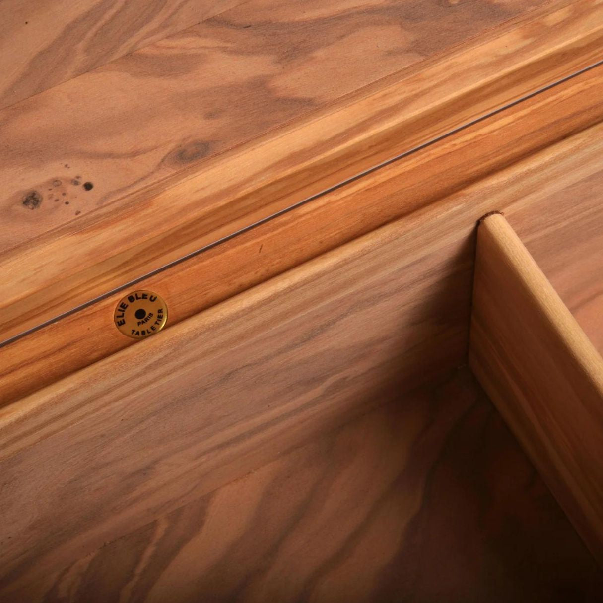 Elie Bleu Olive Wood 110-Cigar Desktop Humidor - Interior Details