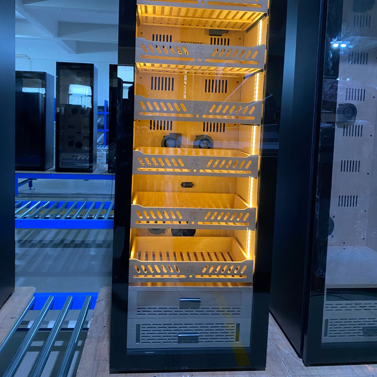 Yohtron YC-288 Premium Series Classic Black 1700-Cigar Electric Humidor - Front