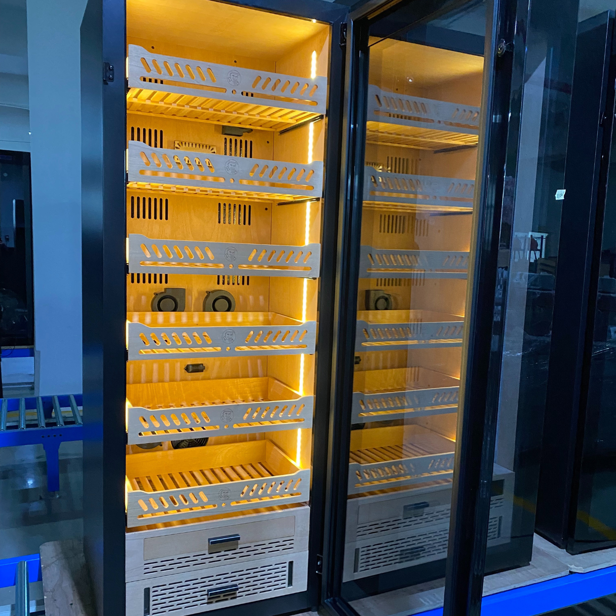 Yohtron YC-288 Premium Series Classic Black 1700-Cigar Electric Humidor - Open Door