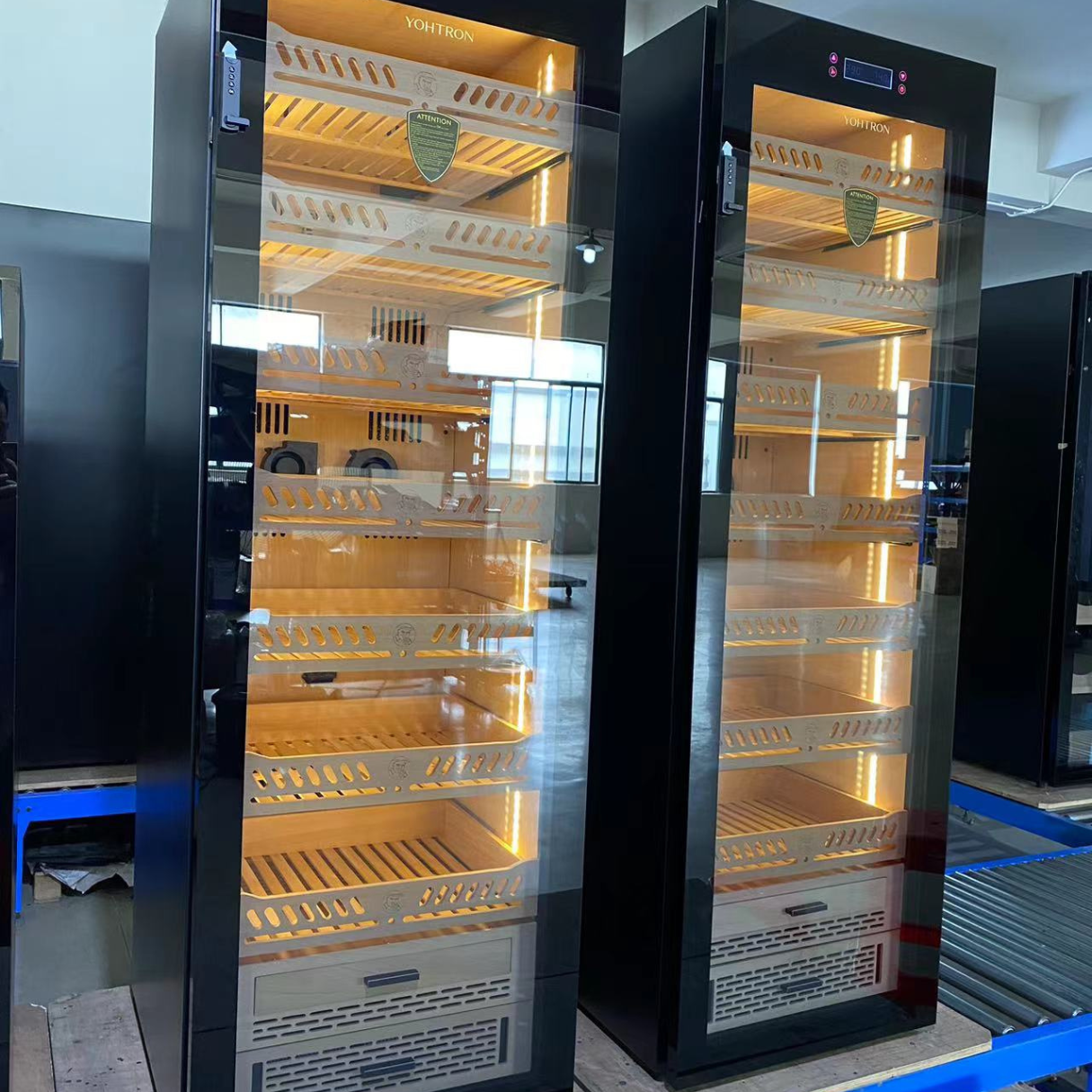 Yohtron YC-448 Premium Series Classic Black 2300-Cigar Electric Humidor - Right Facing