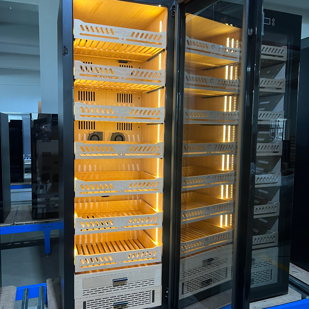 Yohtron YC-448 Premium Series Classic Black 2300-Cigar Electric Humidor - Right Facing