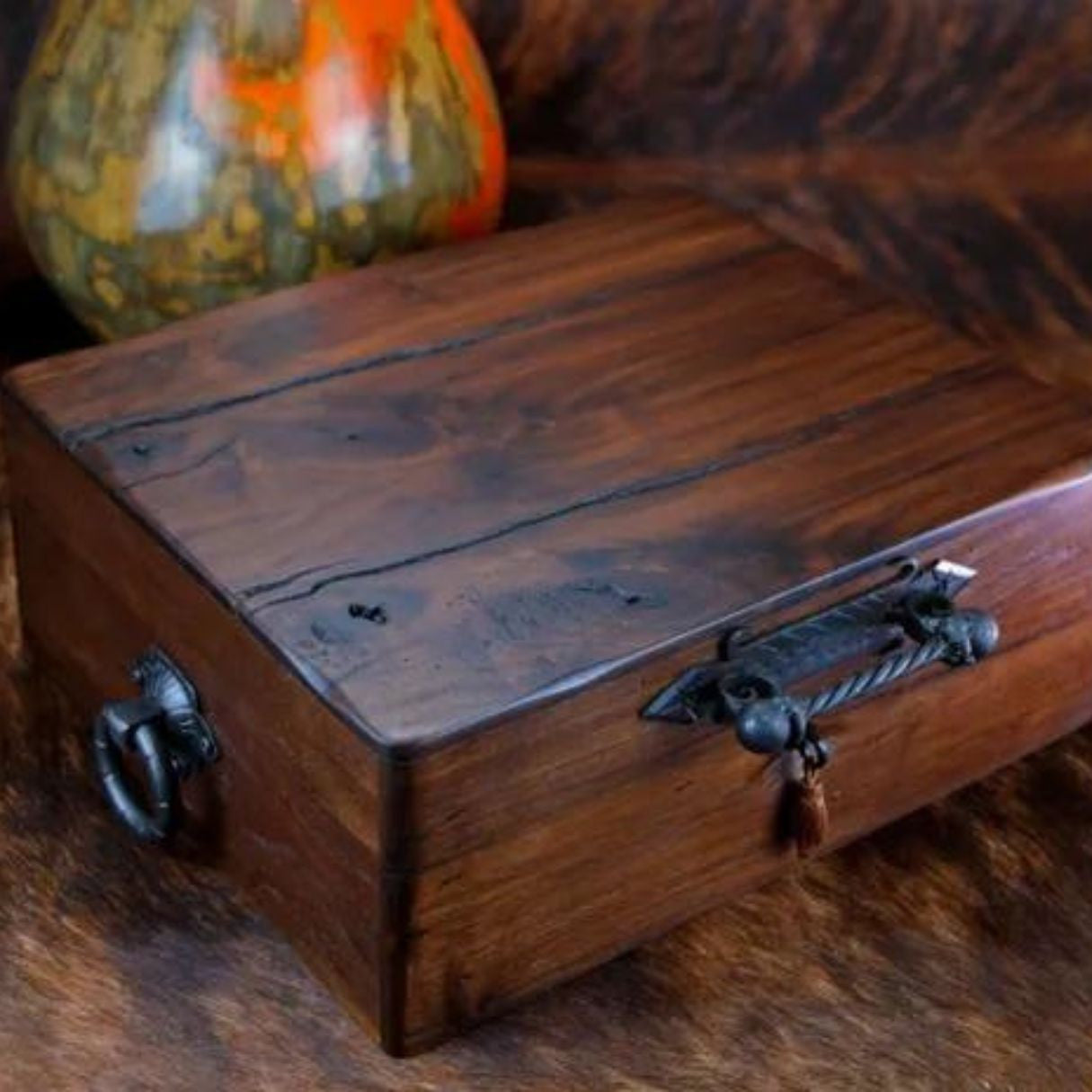 Brizard & Co Hacienda Walnut 70-Cigar Desktop Humidor - Right Facing