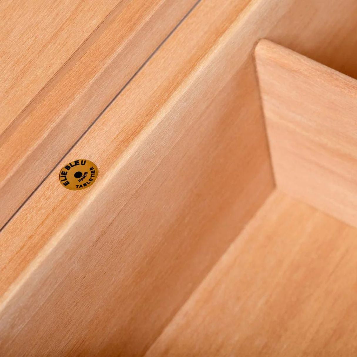 Elie Bleu Casa Cubana Blue Palacio 110-Cigar Desktop Humidor -  Interior Details