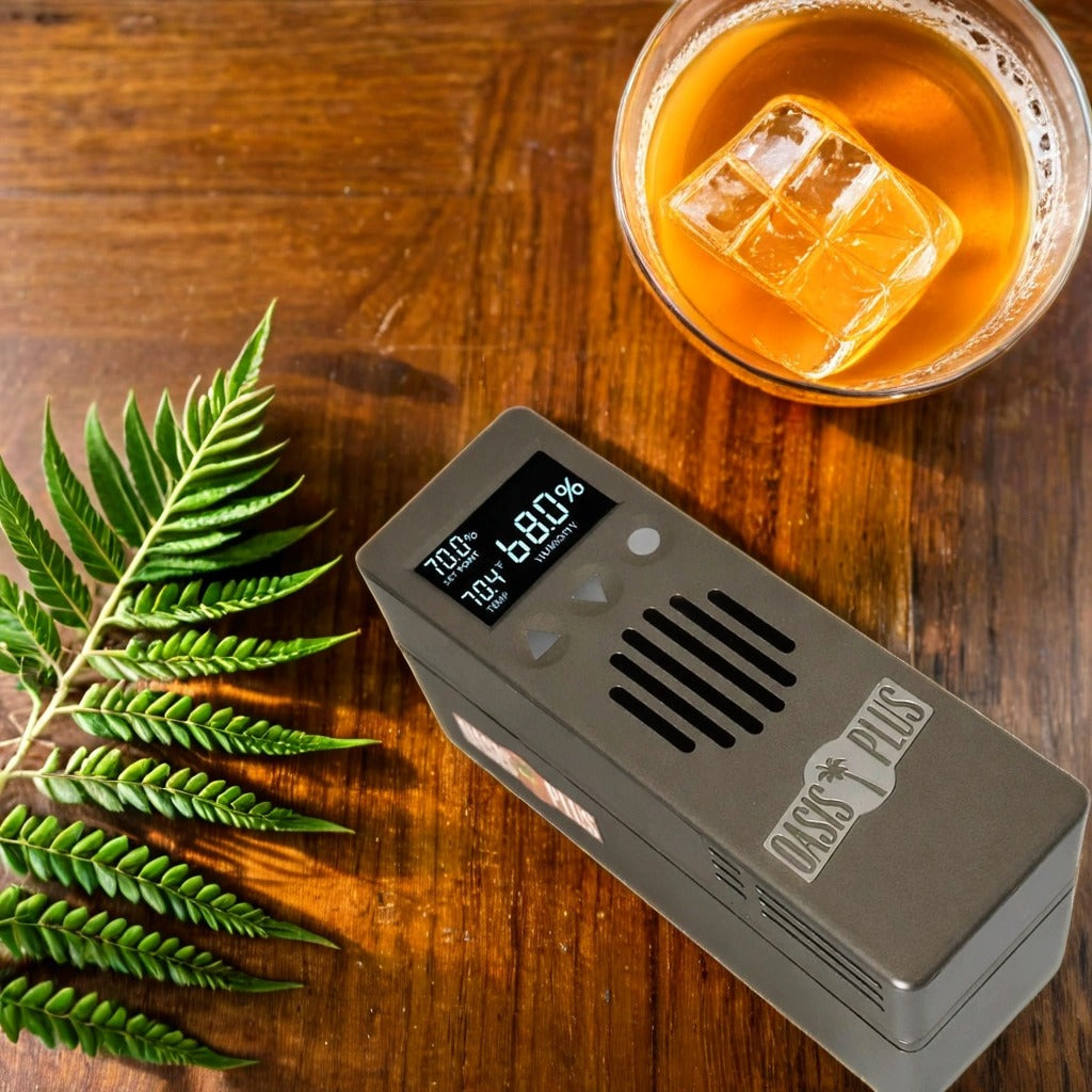 Cigar Oasis Plus 4.0 Electronic Humidifier - Lifestyle Image