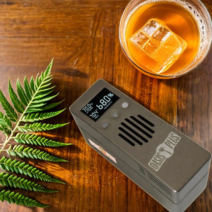 Cigar Oasis Plus 4.0 Electronic Humidifier - Lifestyle Image