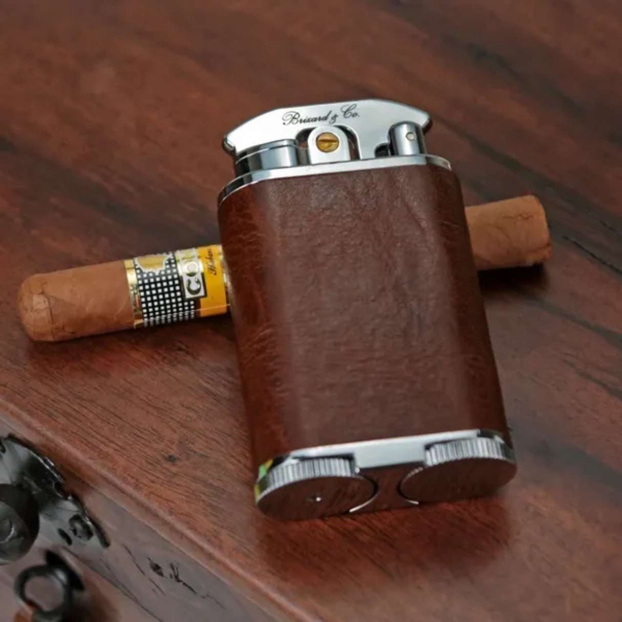 Brizard & Co Antique Saddle Gatsby Torch Flame Triple Jet Tabletop Cigar Lighter - Details