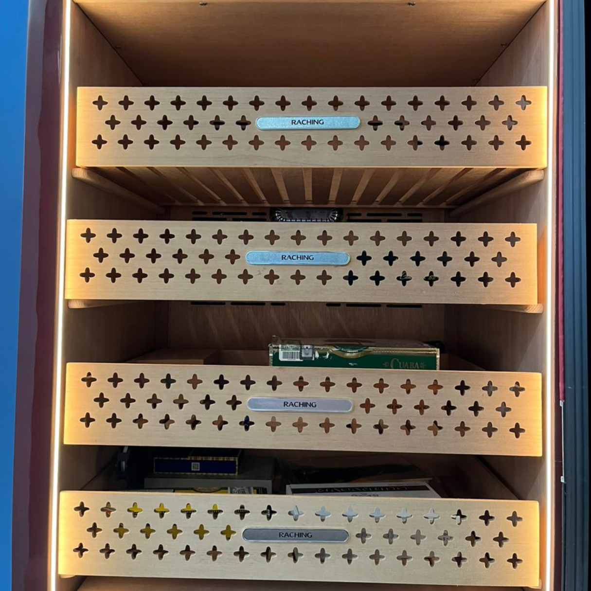 Raching Reserva RR Series 3000-Cigar Electric Humidors - Interior Details 6